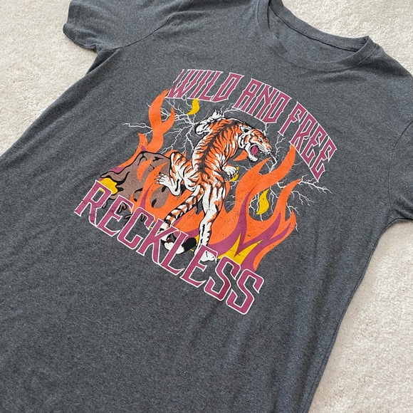 NWOT I Saw It First Grey Wild & Free Oversized Tee - Picture 2 of 4